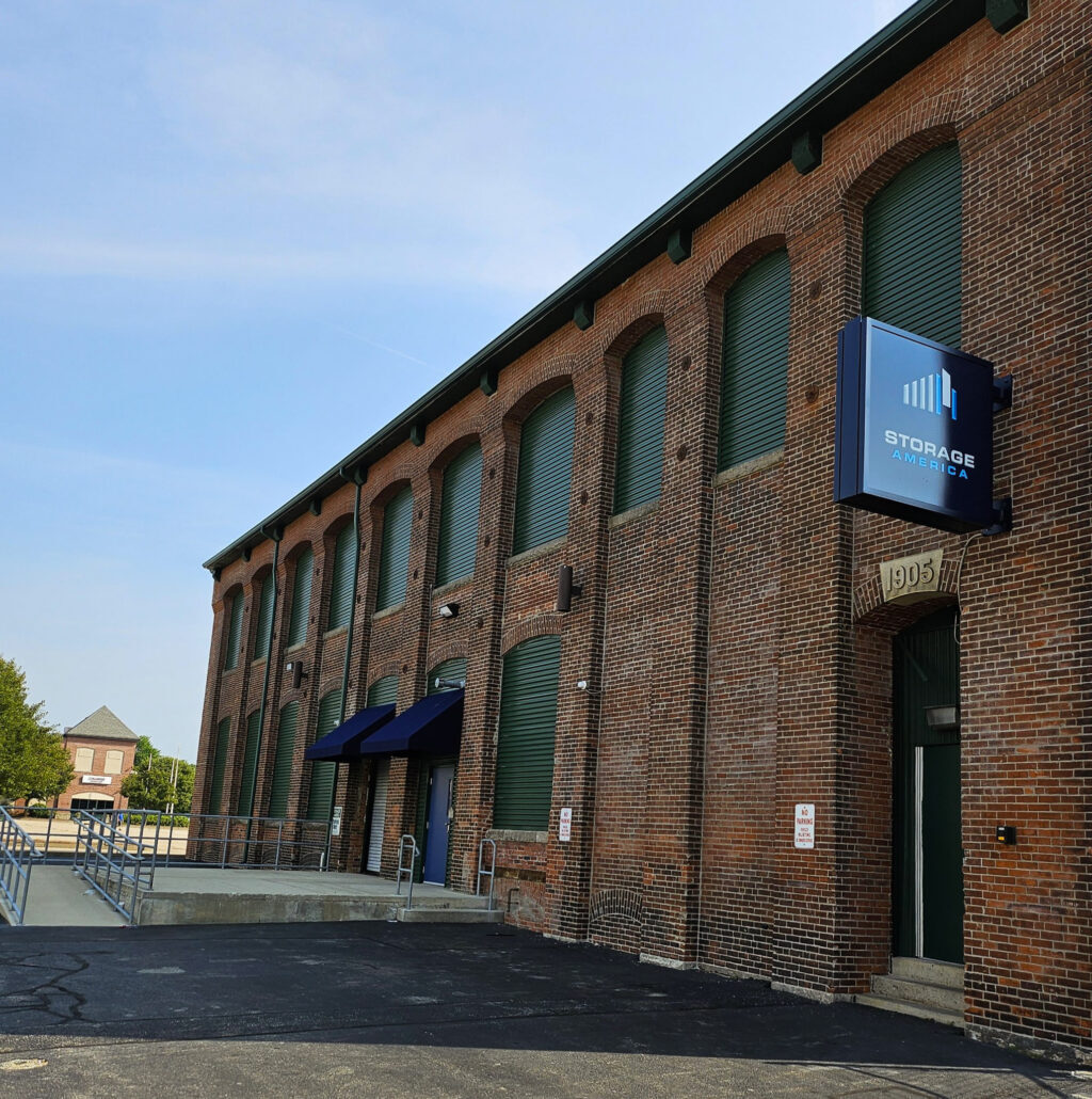 Storage America self-storage facility in Pawtucket, Rhode Island, featuring affordable storage options and promotions.
